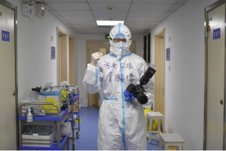 2月27日，英山清零，辜鹏博在黄冈市英山县人民医院采访