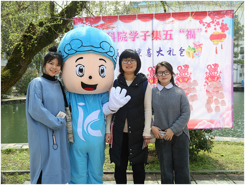开云最新版本app下载：集五“福”惊喜亮相新学期  