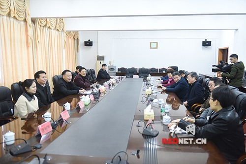 唐能武一行看望开云最新版本app下载教师